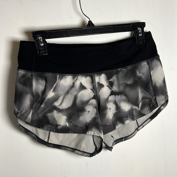 Lululmeon Speed Short 2.5” blush blossom, alpine white and black - Picture 2 of 4
